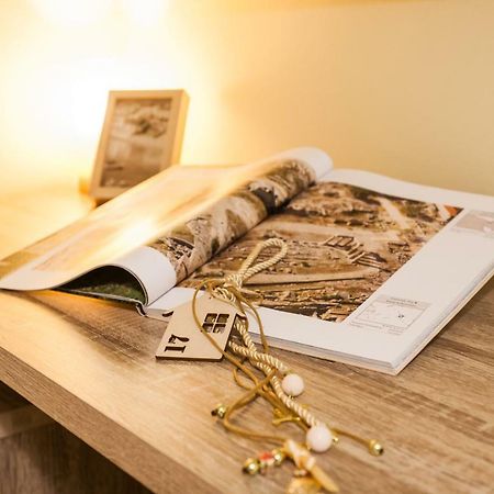 Private Central View Rooms In Apartment Near To Acropolis Metro Station Athens Luaran gambar