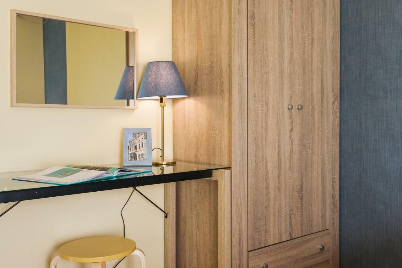 Private Central View Rooms In Apartment Near To Acropolis Metro Station Athens Luaran gambar