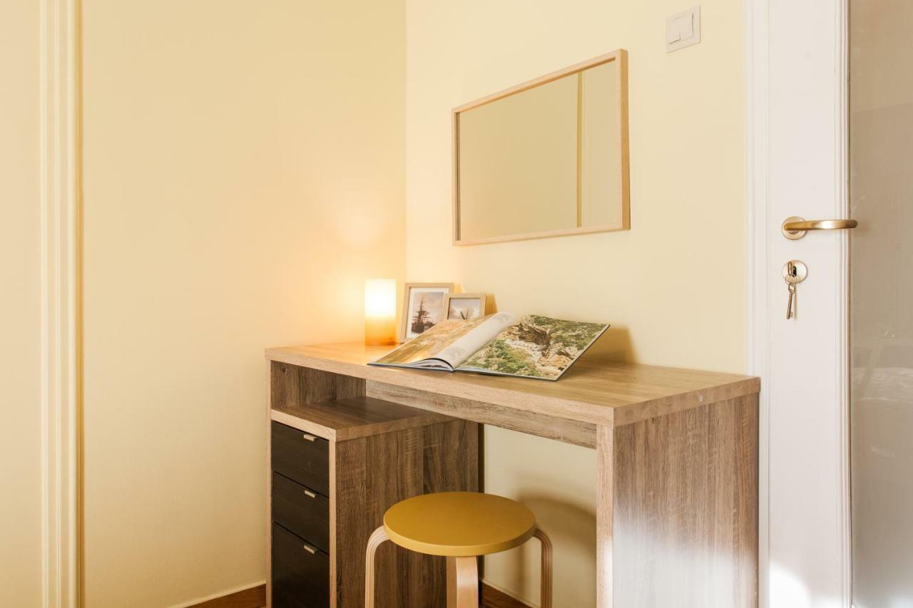 Private Central View Rooms In Apartment Near To Acropolis Metro Station Athens Luaran gambar
