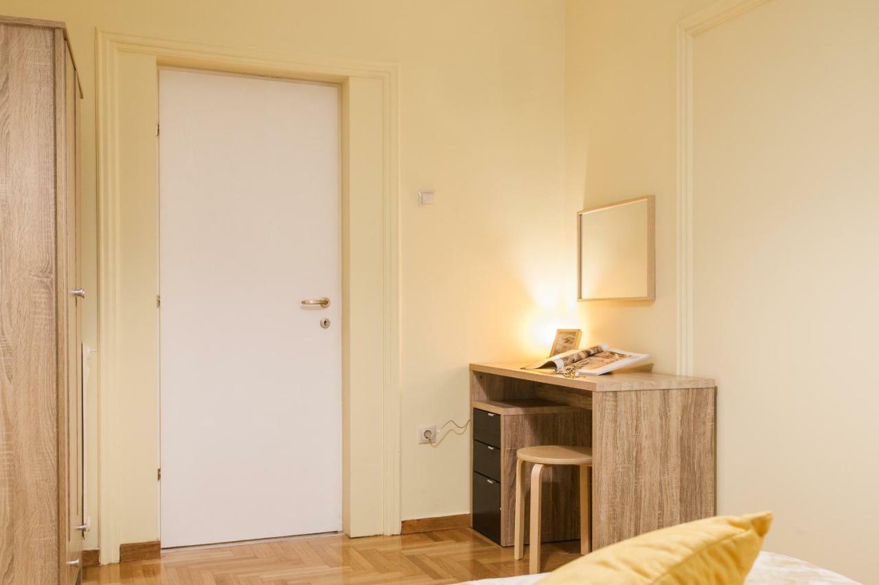Private Central View Rooms In Apartment Near To Acropolis Metro Station Athens Luaran gambar