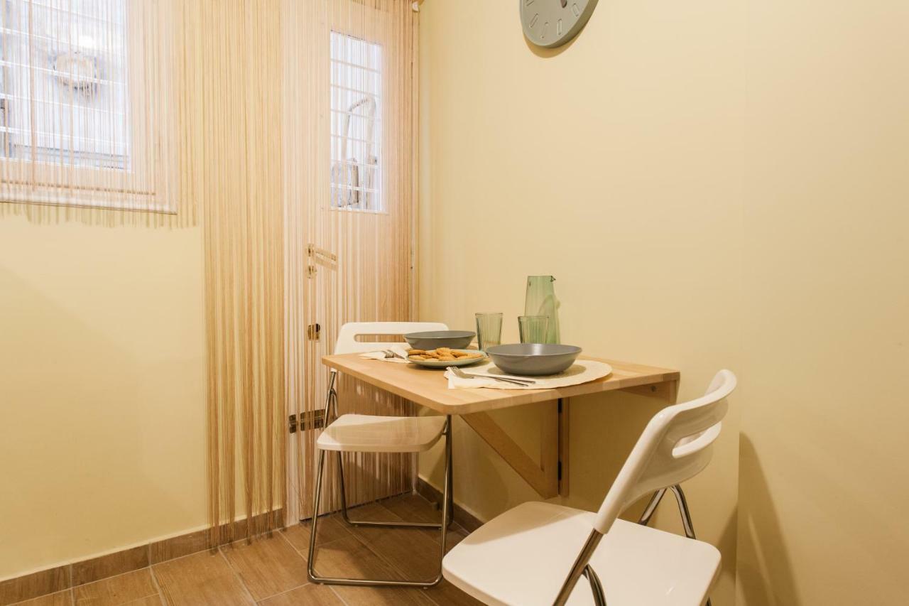 Private Central View Rooms In Apartment Near To Acropolis Metro Station Athens Luaran gambar