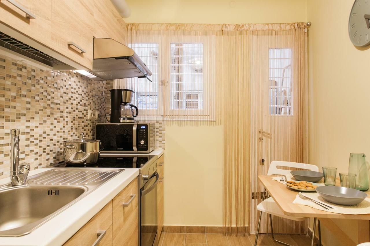 Private Central View Rooms In Apartment Near To Acropolis Metro Station Athens Luaran gambar