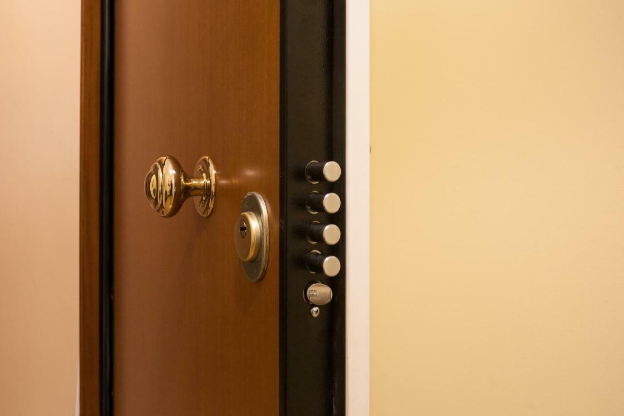 Private Central View Rooms In Apartment Near To Acropolis Metro Station Athens Luaran gambar